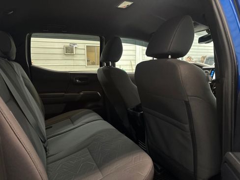 Used 2018 Toyota Tacoma TRD Sport image 28