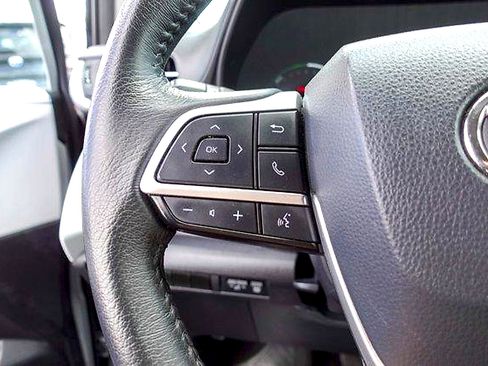 Used 2025 Toyota Sienna XLE FWD image 13