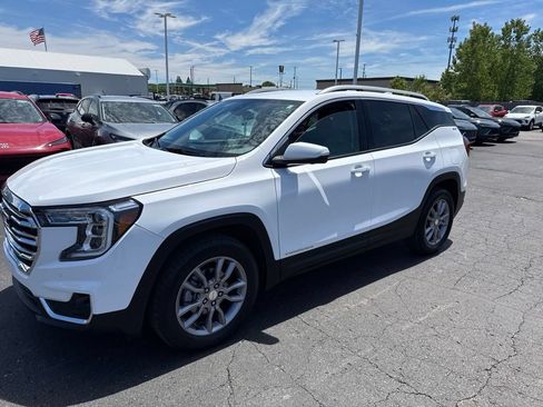 Used 2023 GMC Terrain SLT w/ Infotainment Package II AWD/4WD image 5