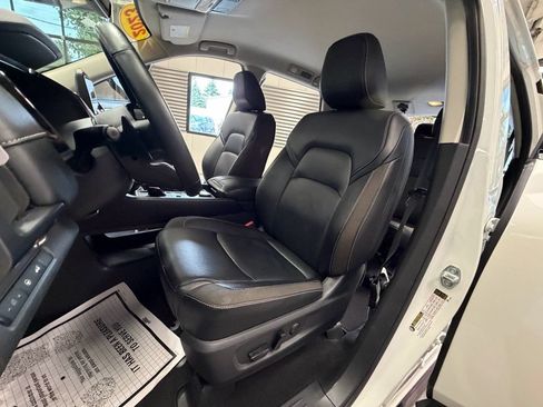 Used 2023 Nissan Pathfinder SL AWD/4WD image 9