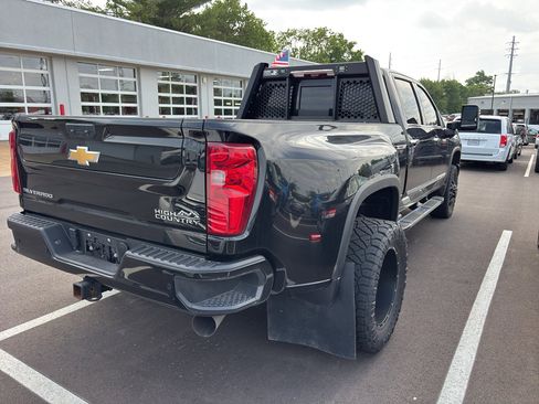 Used 2024 Chevrolet Silverado 3500 High Country w/ High Country Premium Package AWD/4WD image 4