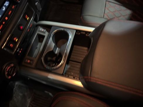 Used 2022 Nissan Titan SV w/ SV Convenience Package image 25