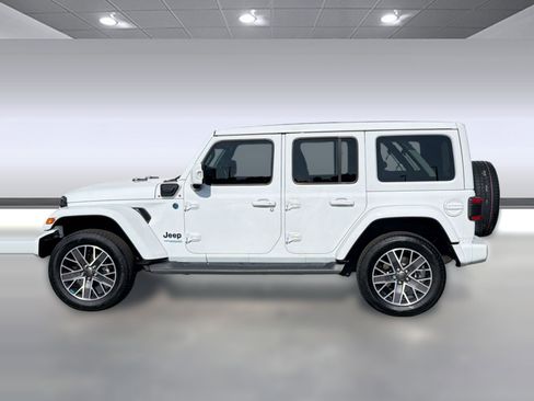 Used 2022 Jeep Wrangler Unlimited Sahara AWD/4WD image 2