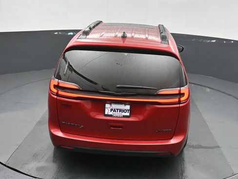 Used 2025 Chrysler Pacifica Limited FWD image 34