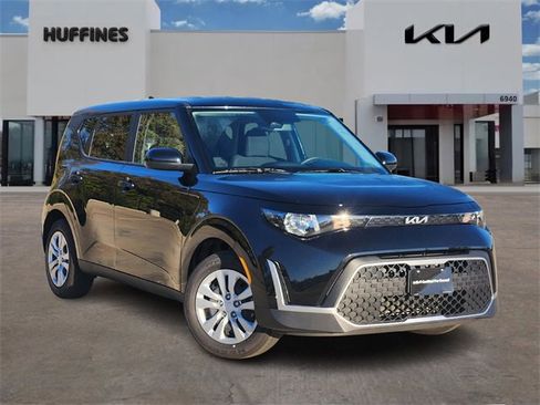 Certified 2025 Kia Soul LX image 1