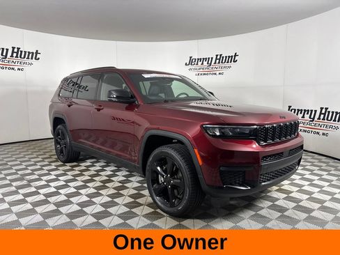 Used 2023 Jeep Grand Cherokee L Laredo RWD image 4