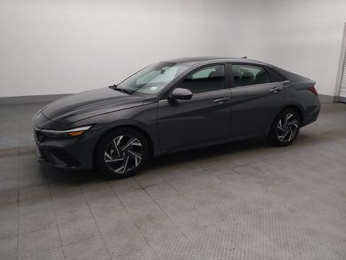 Used 2025 Hyundai Elantra SEL FWD image 2