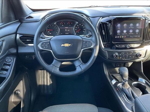 Used 2023 Chevrolet Traverse LT image 5