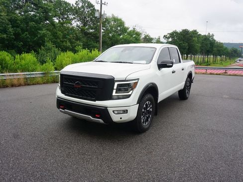 Used 2022 Nissan Titan PRO-4X w/ Pro-4x Convenience Package AWD/4WD image 21