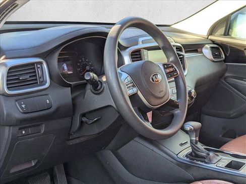 Used 2019 Kia Sorento L image 2