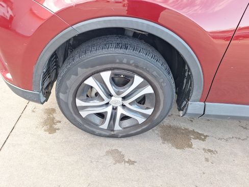 Used 2018 Toyota RAV4 LE image 9