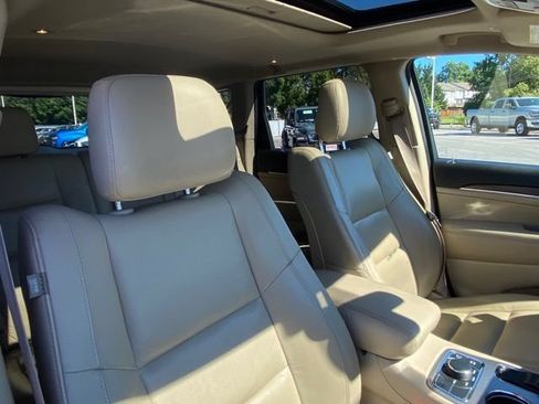 Used 2018 Jeep Grand Cherokee Limited AWD/4WD image 22