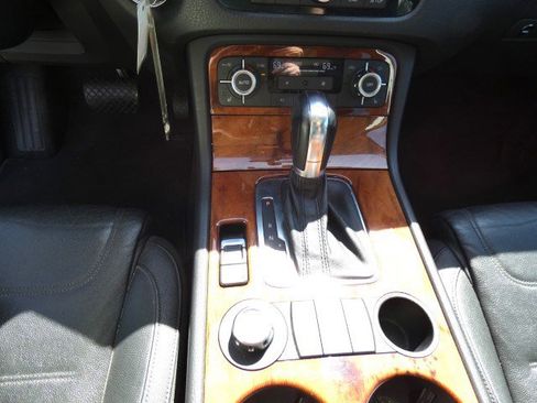 Used 2012 Volkswagen Touareg Executive image 30