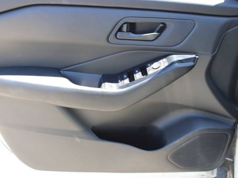 Used 2024 Nissan Rogue S AWD/4WD image 29