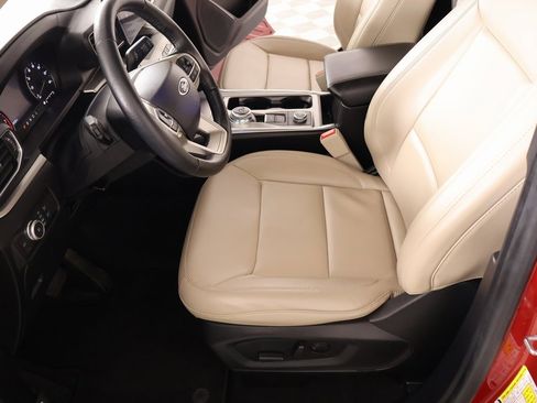 Used 2022 Ford Explorer XLT w/ Equipment Group 202A image 11