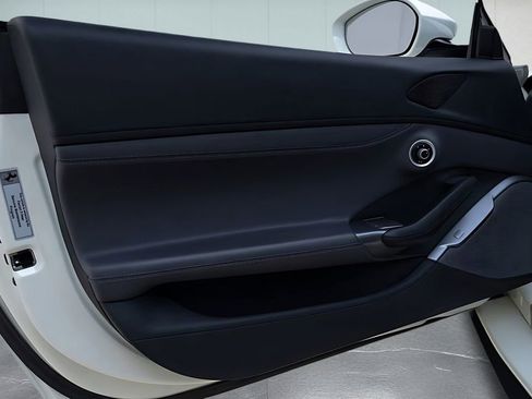 Used 2019 Ferrari Portofino Base image 27