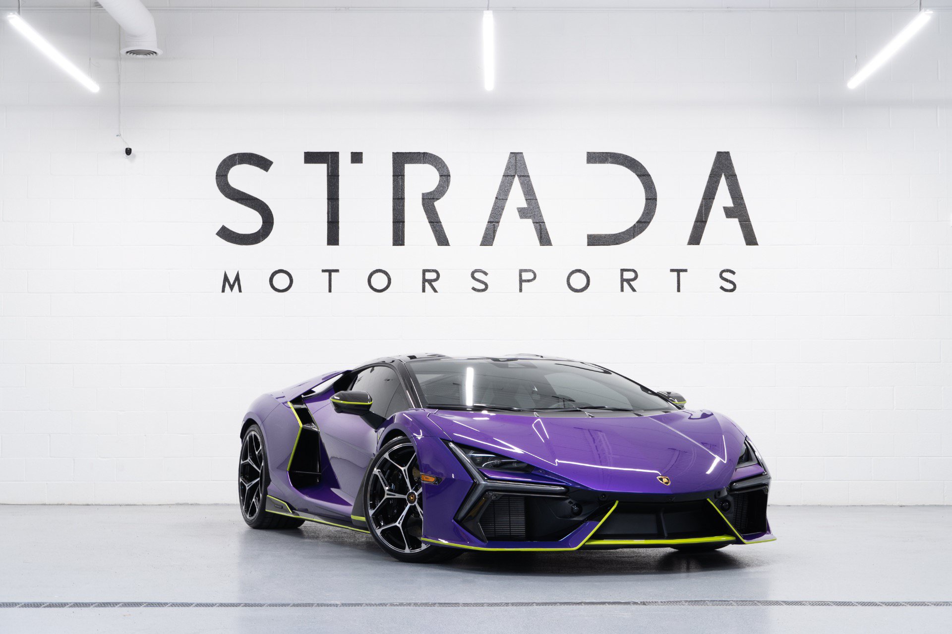 Used 2024 Lamborghini Revuelto AWD/4WD image 1