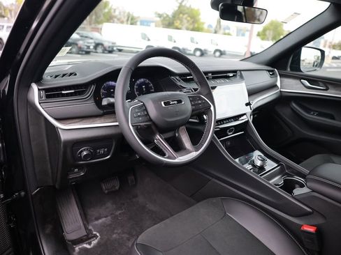 New 2026 Jeep Grand Cherokee Laredo image 10