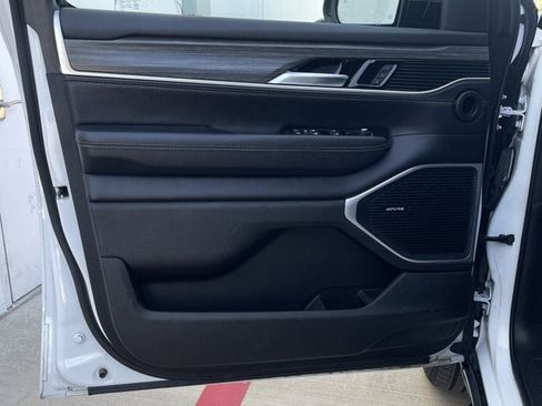 Used 2024 Jeep Wagoneer Series II w/ Flexible Seating Group RWD image 11
