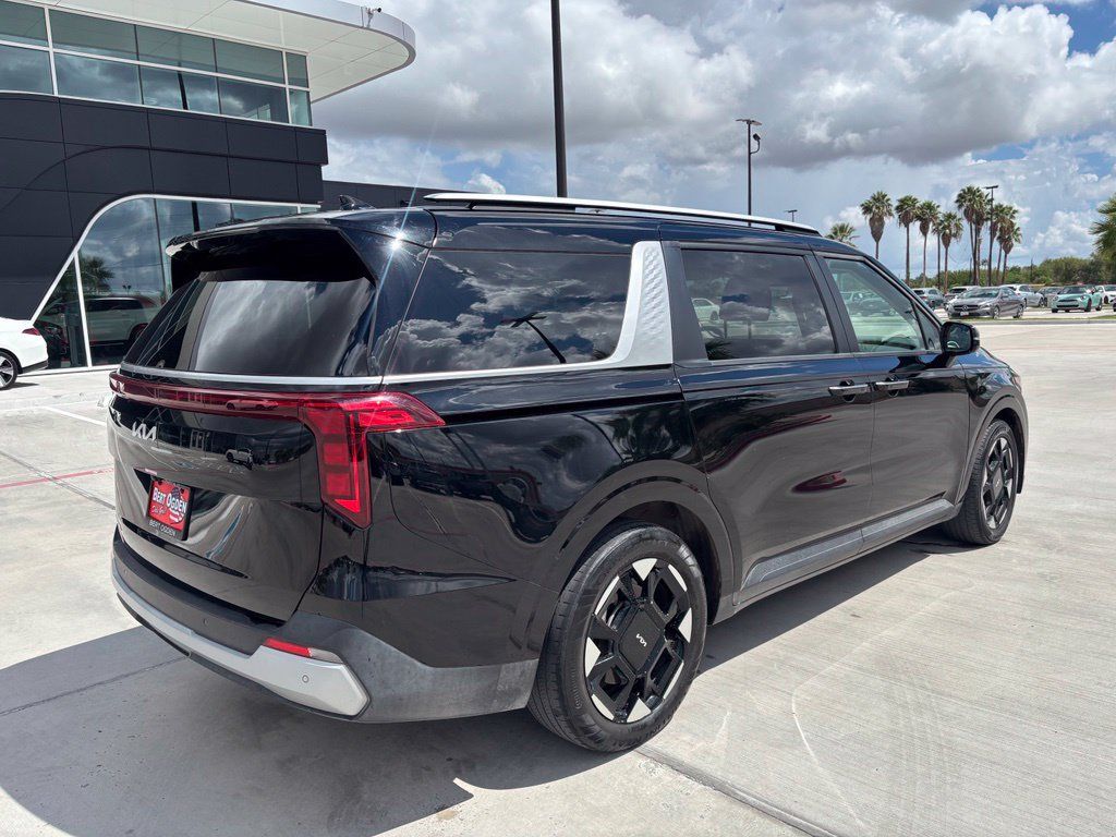 Used 2025 Kia Carnival EX FWD image 6