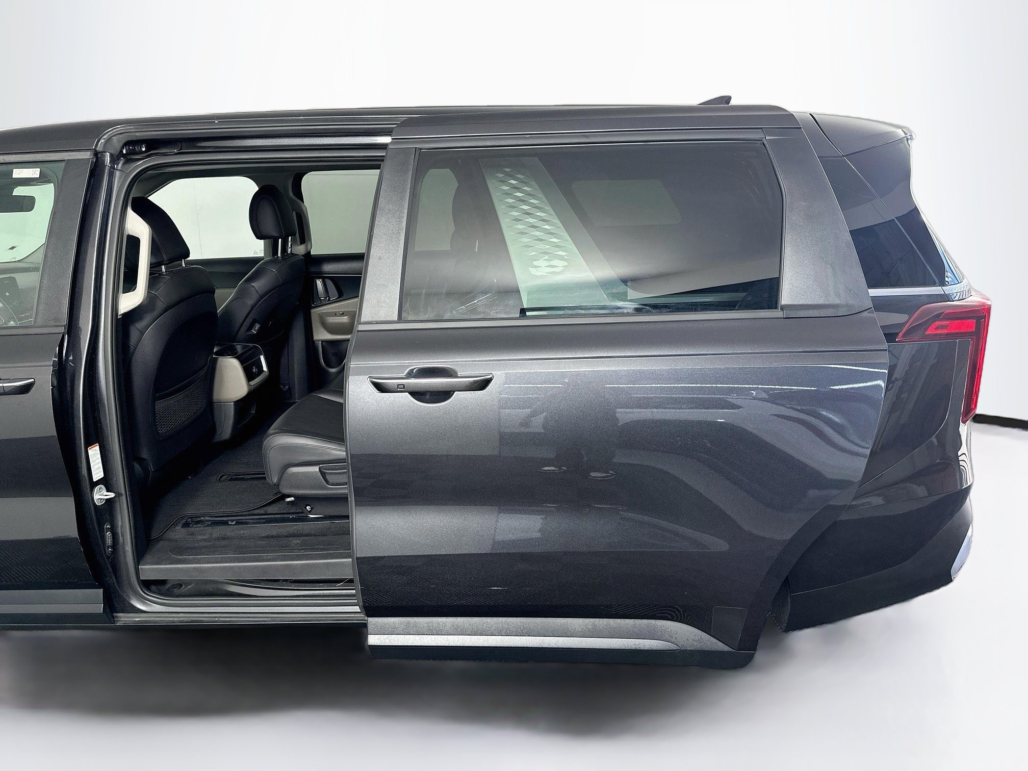 Used 2025 Kia Carnival FWD image 27