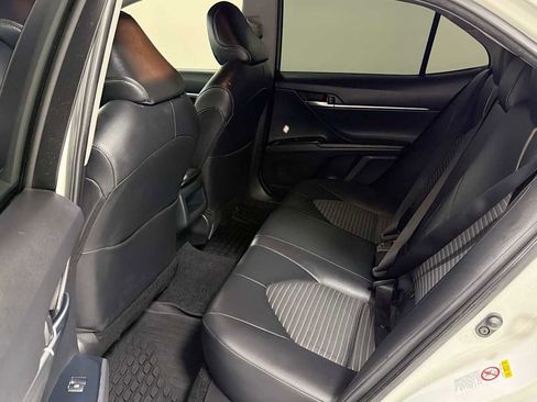 Used 2018 Toyota Camry SE FWD image 23