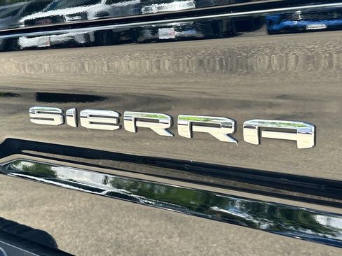 Used 2025 GMC Sierra 1500 AT4 w/ Technology Package AWD/4WD image 8