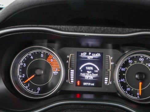 Used 2019 Jeep Cherokee Latitude Plus w/ Comfort/Convenience Group image 15