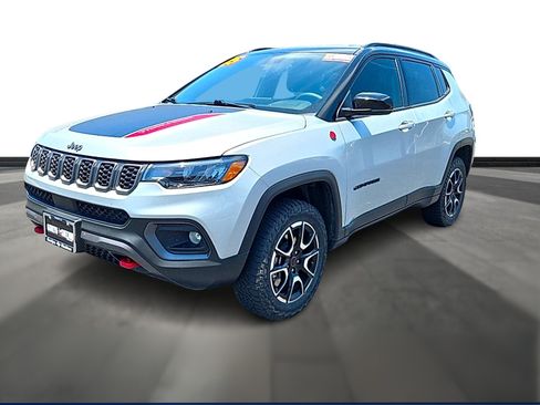 Used 2025 Jeep Compass Trailhawk AWD/4WD image 1