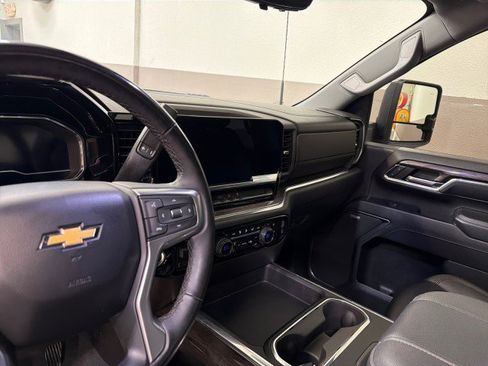 Used 2024 Chevrolet Silverado 3500 LTZ w/ LTZ Convenience Package image 19