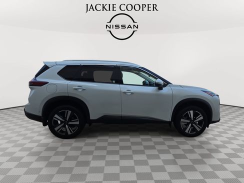 Used 2025 Nissan Rogue SL w/ SL Premium Package AWD/4WD image 4