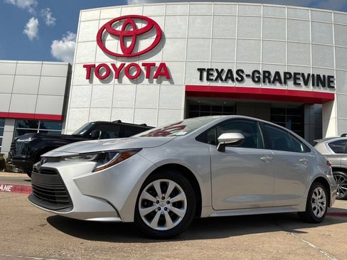 Used 2026 Toyota Corolla LE FWD image 2