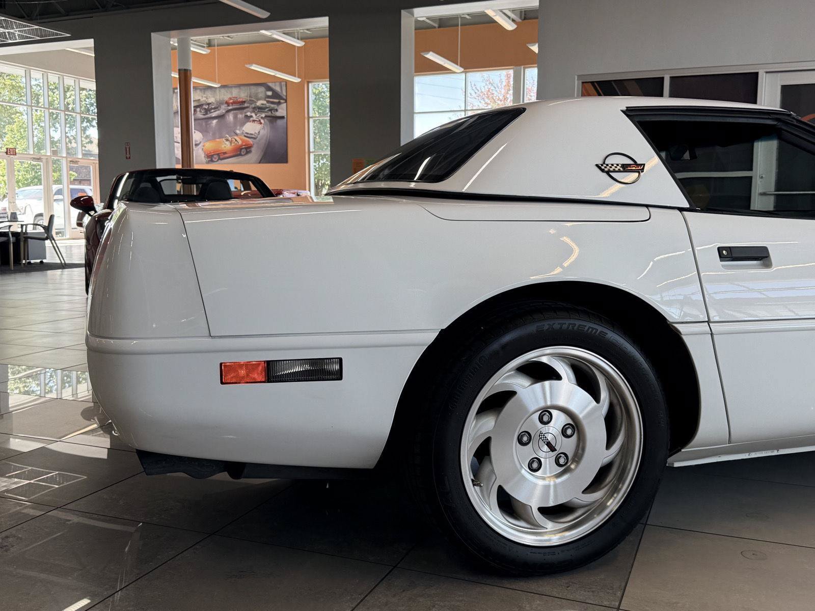 Used 1993 Chevrolet Corvette Convertible RWD image 18