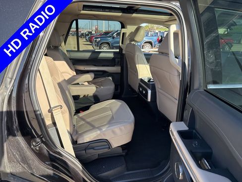 Used 2024 Ford Expedition Limited image 13