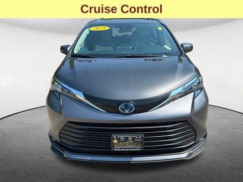Used 2025 Toyota Sienna XLE w/ XLE Plus Package AWD/4WD image 4