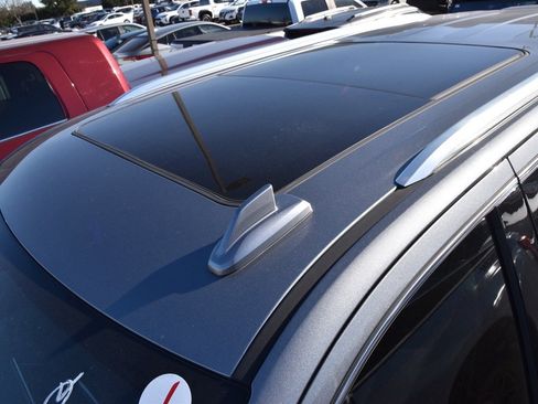 Used 2022 GMC Yukon SLT w/ SLT Premium Package image 9