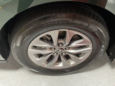 Used 2025 Toyota Sienna XLE image 13