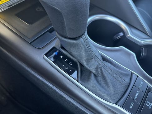 Used 2021 Toyota Camry XLE image 22