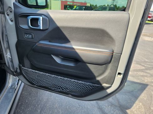Used 2021 Jeep Gladiator Mojave w/ Uconnect 4C Nav & Sound Group AWD/4WD image 11