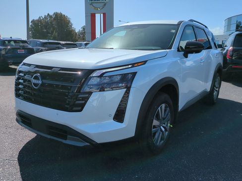 New 2026 Nissan Pathfinder SL FWD image 8