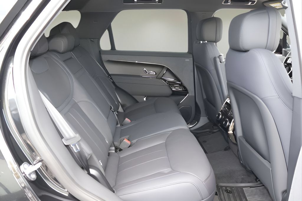 New 2026 Land Rover Range Rover Sport Dynamic SE AWD/4WD image 16