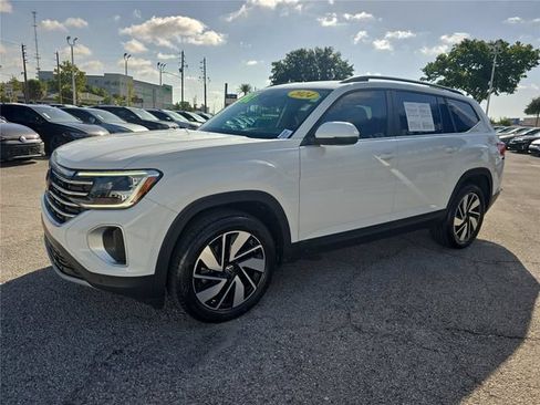 Used 2024 Volkswagen Atlas SE w/ Panoramic Sunroof Package FWD image 7