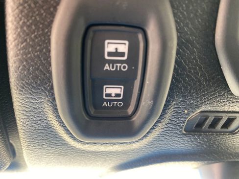 Used 2023 Jeep Wrangler Sahara image 38