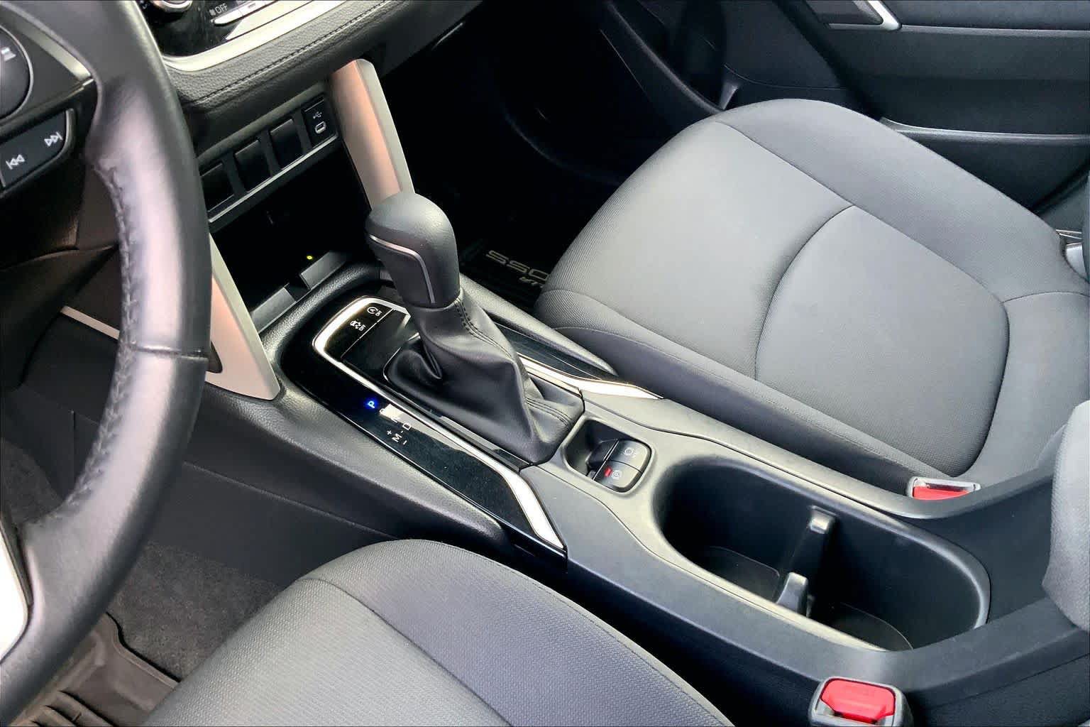 Used 2024 Toyota Corolla Cross LE AWD/4WD image 17