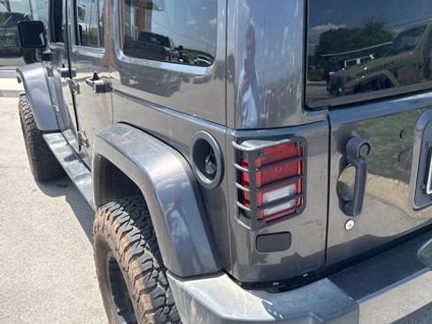 Used 2017 Jeep Wrangler Unlimited Sahara w/ Dual Top Group AWD/4WD image 3