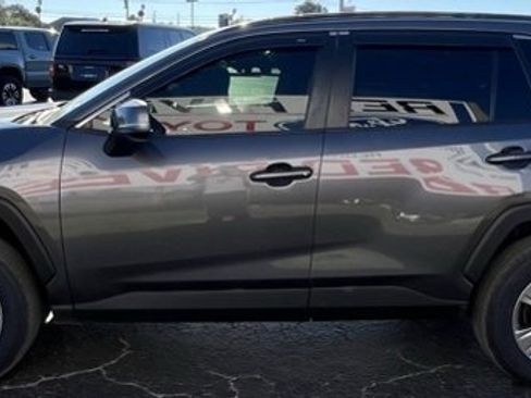 Used 2022 Toyota RAV4 XLE image 5