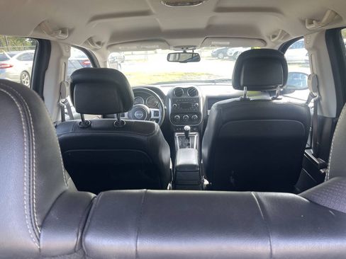 Used 2016 Jeep Compass Latitude FWD image 9