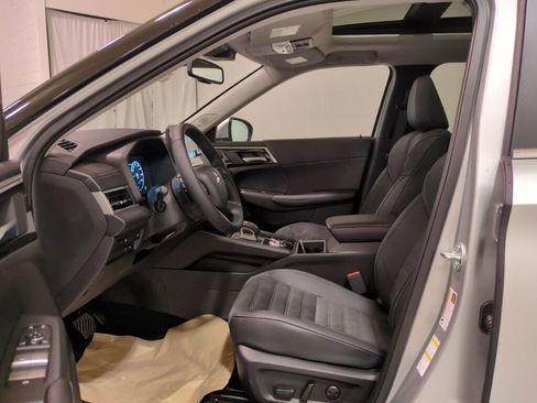 New 2025 Mitsubishi Outlander SE image 17