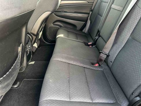 Used 2019 Jeep Grand Cherokee Laredo image 18