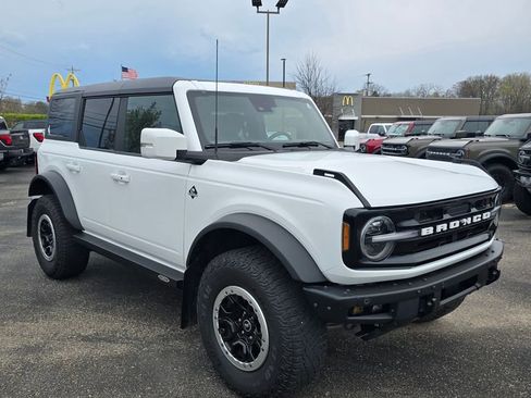 Certified 2022 Ford Bronco Outer Banks w/ Sasquatch Package AWD/4WD image 8